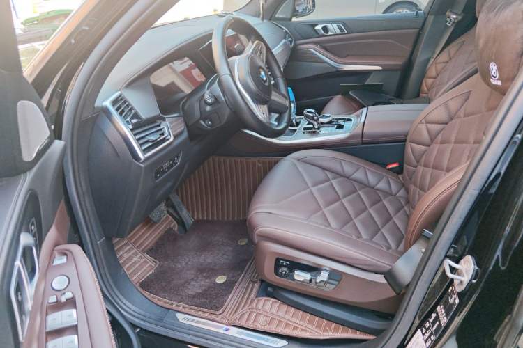 Used BMW X5 2022 xDrive 40Li M Sport Package Driver Seat