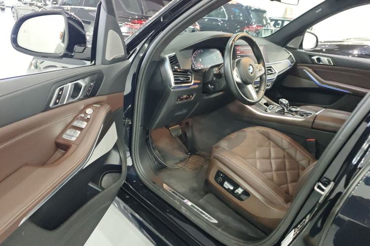 Used BMW X5 2022 Restyled xDrive 40Li M Sport Package Driver Seat