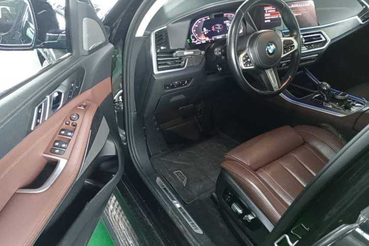 Used BMW X5 2022 xDrive40i Luxury Edition M Sport Package Driver Seat