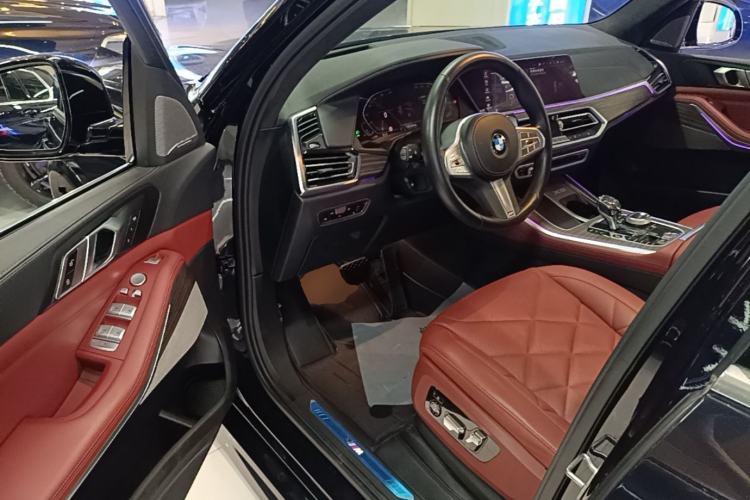 Used BMW X5 2022 xDrive 40Li M Sport Package Driver Seat