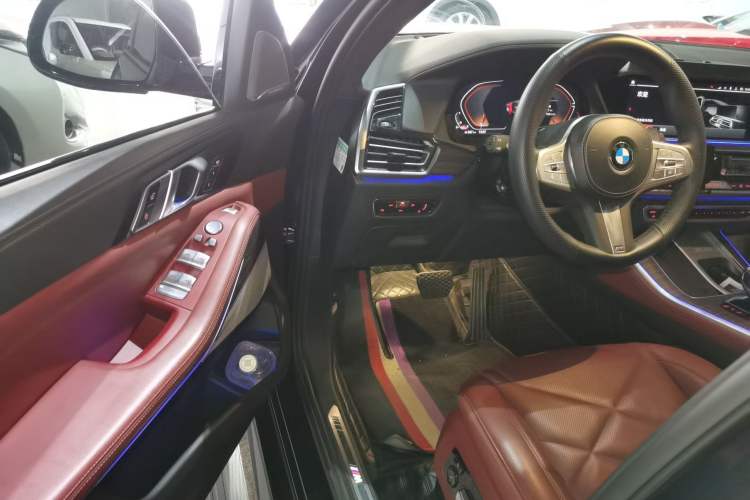 Used BMW X5 2022 Restyled xDrive 40Li M Sport Package Driver Seat
