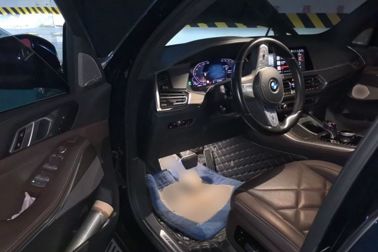 Used BMW X5 2022 Restyled xDrive 40Li M Sport Package Driver Seat
