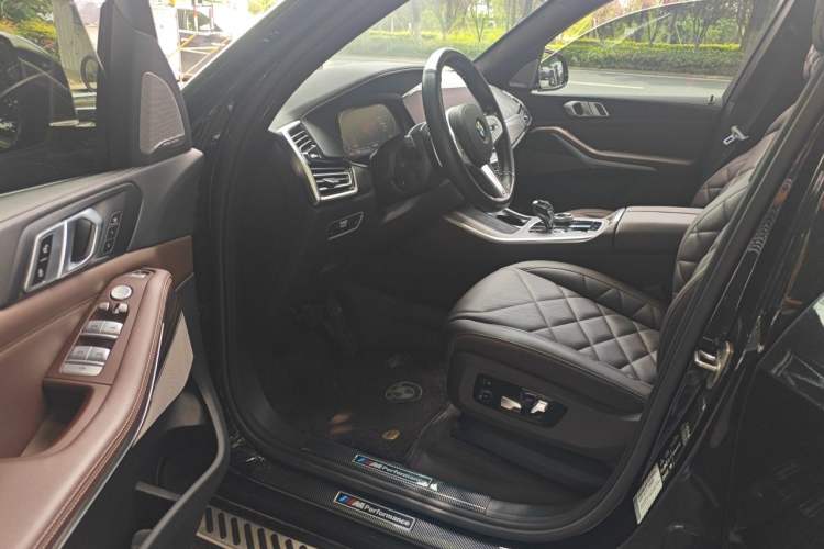 Used BMW X5 2022 Restyled xDrive 40Li M Sport Package Driver Seat