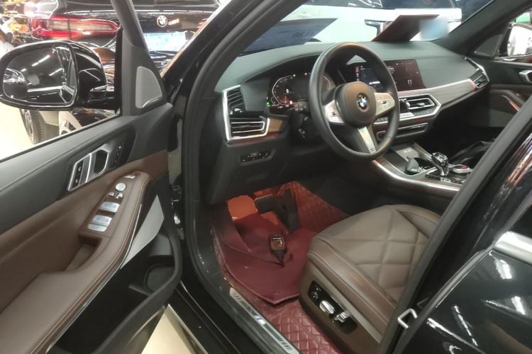 Used BMW X5 2022 Restyled xDrive 40Li M Sport Package Driver Seat