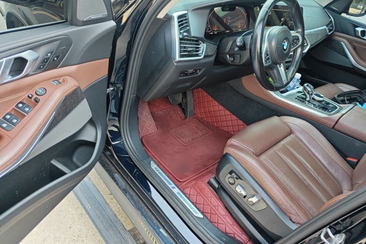 Used BMW X5 2022 xDrive40i Luxury Edition M Sport Package Driver Seat