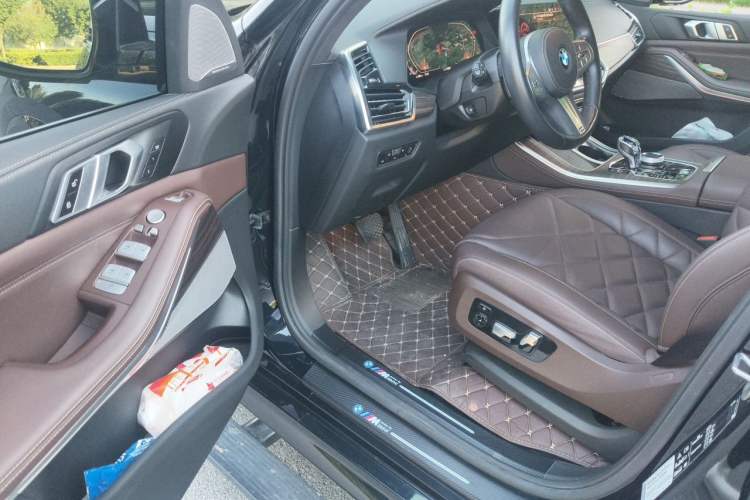 Used BMW X5 2022 xDrive 40Li M Sport Package Driver Seat