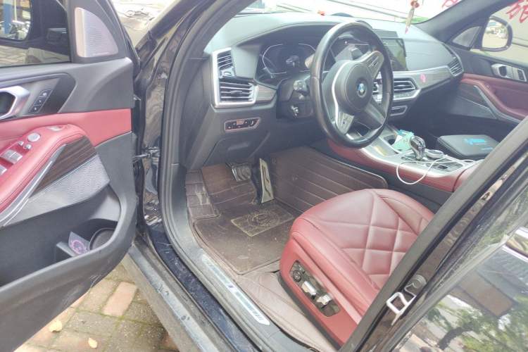 Used BMW X5 2022 xDrive 40Li M Sport Package Driver Seat