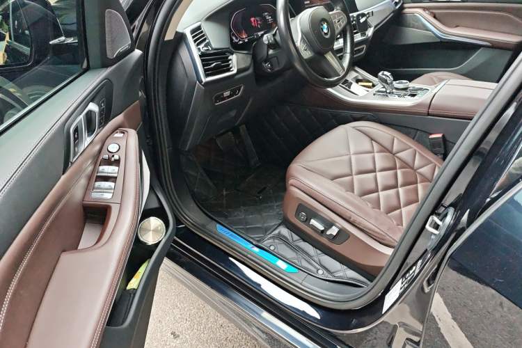 Used BMW X5 2022 Restyled xDrive 30Li Luxury Version M Sport Package Driver Seat