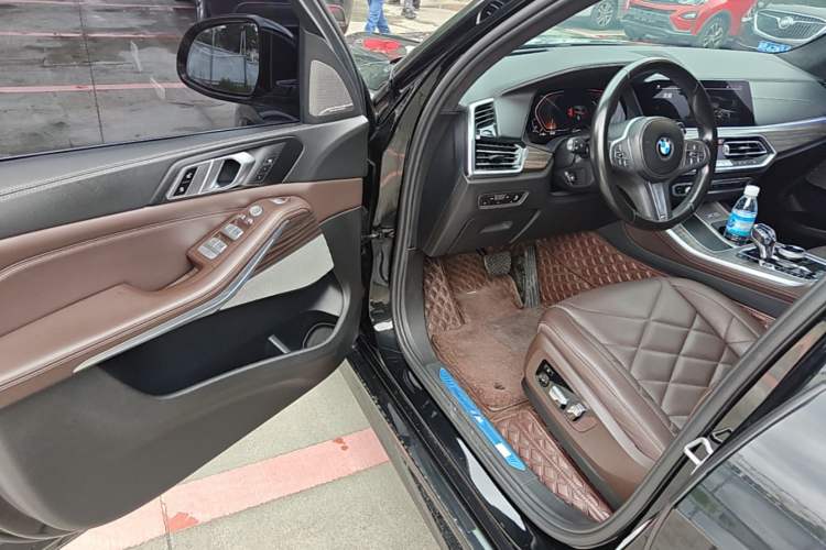 Used BMW X5 2022 xDrive 40Li M Sport Package Driver Seat