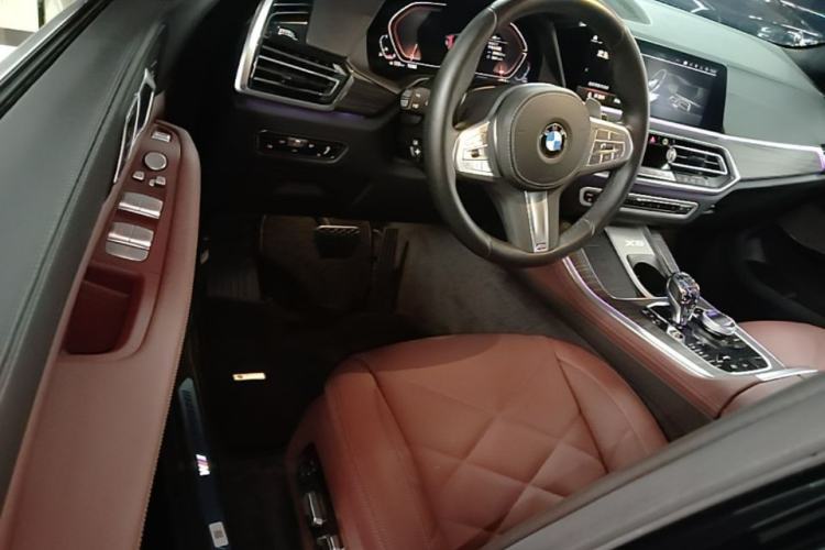 Used BMW X5 2022 Restyled xDrive 40Li M Sport Package Driver Seat