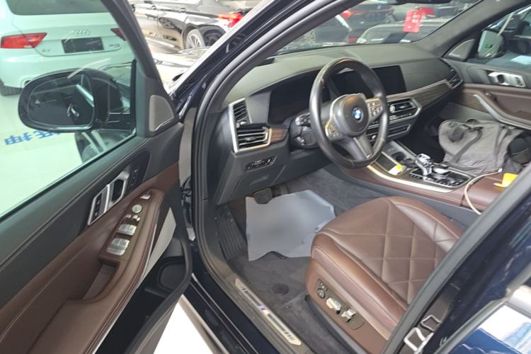 Used BMW X5 2022 Restyled xDrive 40Li M Sport Package Driver Seat
