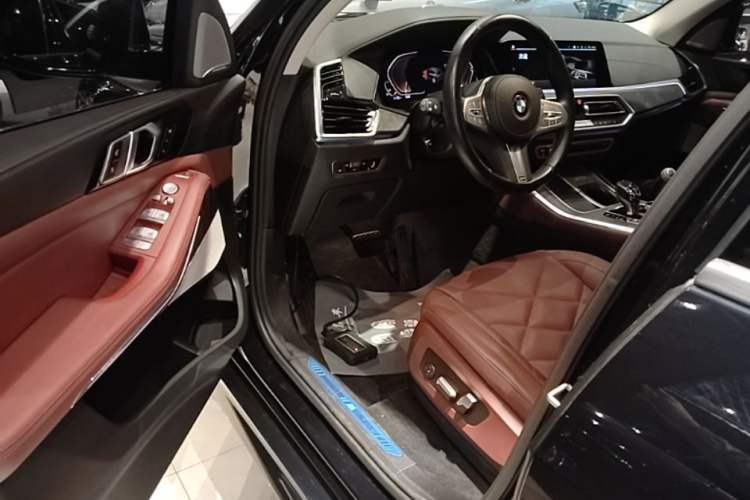 Used BMW X5 2022 Restyled xDrive 30Li Luxury Version M Sport Package Driver Seat
