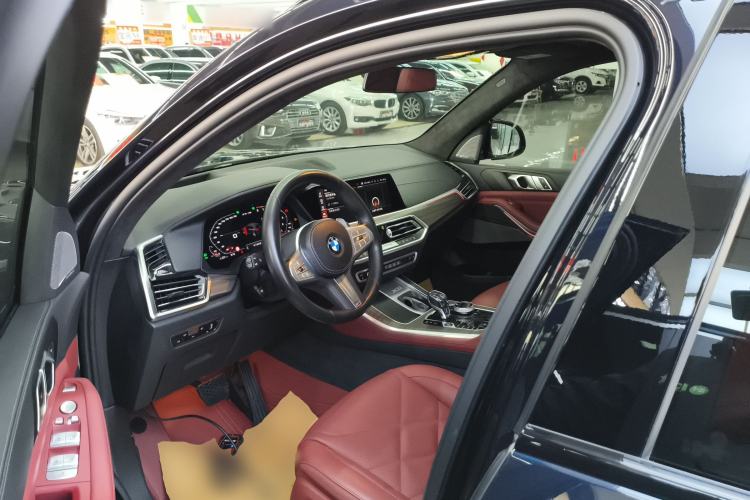 Used BMW X5 2022 Restyled xDrive 40Li M Sport Package Driver Seat