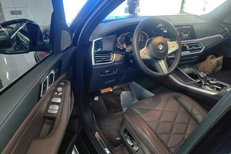 Used BMW X5 2022 Restyled xDrive 40Li M Sport Package Driver Seat