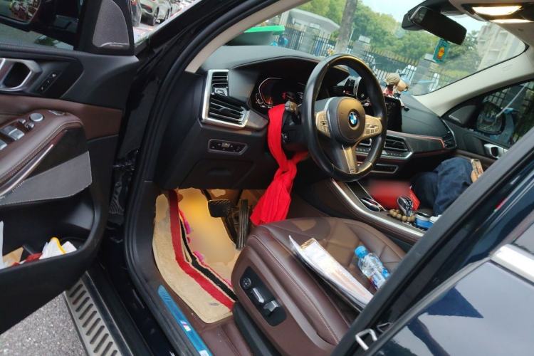 Used BMW X5 2022 xDrive 30Li Luxury M Sport Package Driver Seat