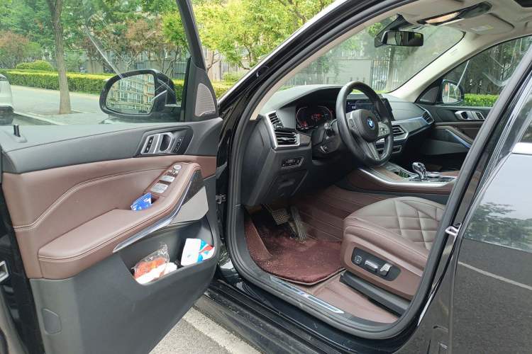 Used BMW X5 2022 xDrive 30Li Luxury M Sport Package Driver Seat