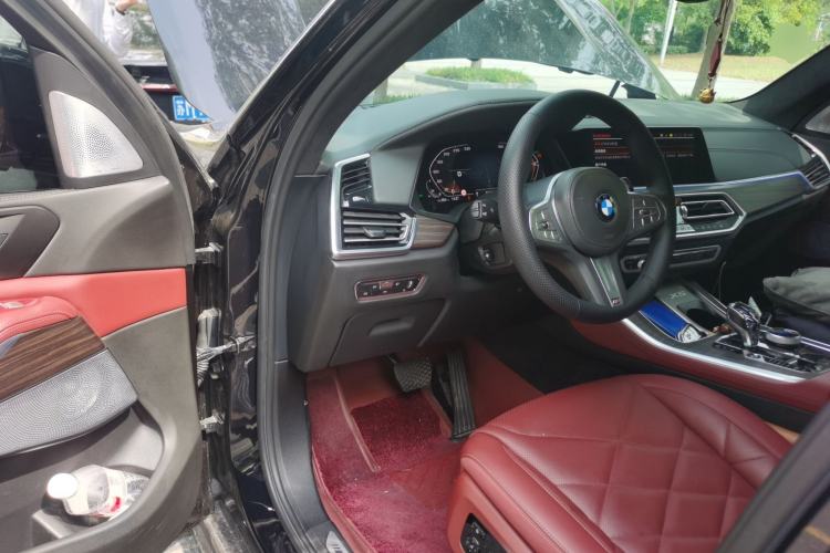 Used BMW X5 2022 xDrive 40Li M Sport Package Driver Seat