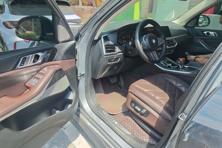Used BMW X5 2022 xDrive 30Li Luxury M Sport Package Driver Seat