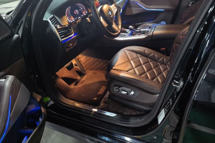 Used BMW X5 2022 xDrive 40Li M Sport Package Driver Seat