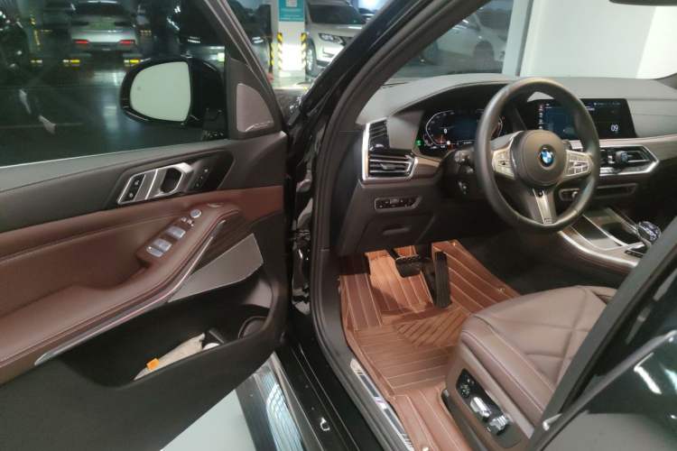 Used BMW X5 2022 Restyled xDrive 40Li Luxury Edition M Sport Package Driver Seat