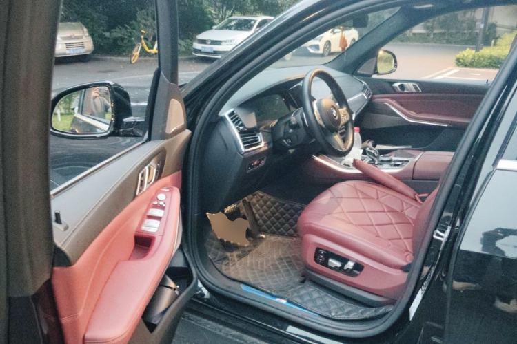 Used BMW X5 2022 Restyled xDrive 40Li M Sport Package Driver Seat