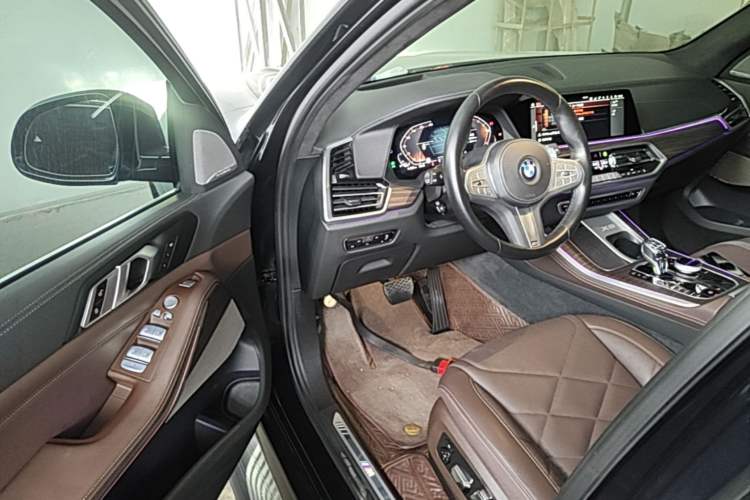 Used BMW X5 2022 Restyled xDrive 40Li M Sport Package Driver Seat