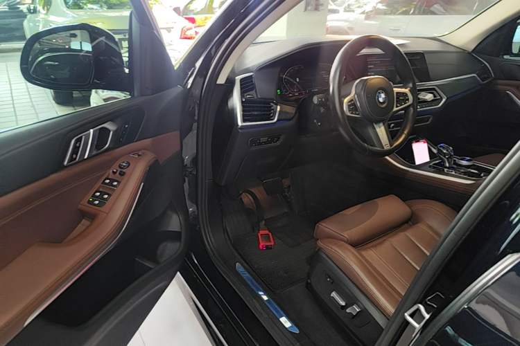 Used BMW X5 2022 xDrive30i M Sport Package Driver Seat