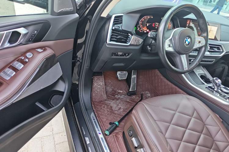 Used BMW X5 2022 xDrive 30Li M Sport Package Driver Seat