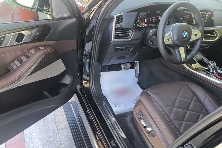 Used BMW X5 2022 xDrive 40Li M Sport Package Driver Seat