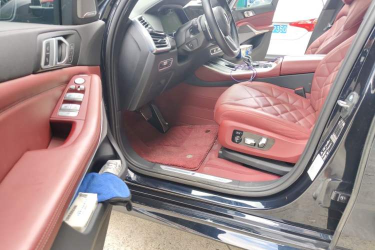 Used BMW X5 2022 xDrive 40Li Luxury Edition M Sport Package Driver Seat