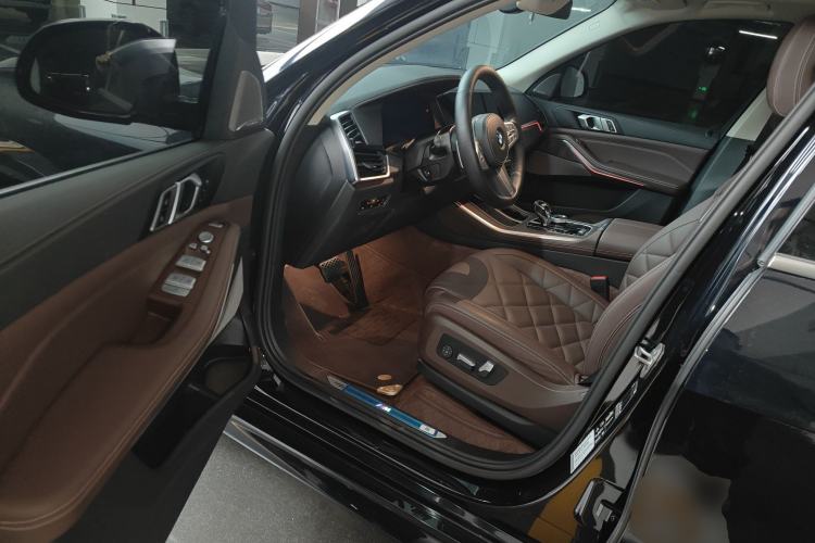 Used BMW X5 2022 Restyled xDrive 30Li Luxury Version M Sport Package Driver Seat