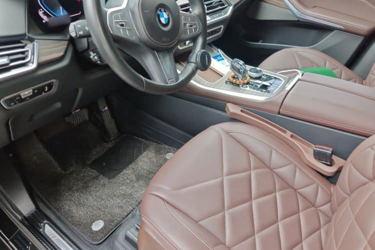 Used BMW X5 2022 Restyled xDrive 40Li M Sport Package Driver Seat