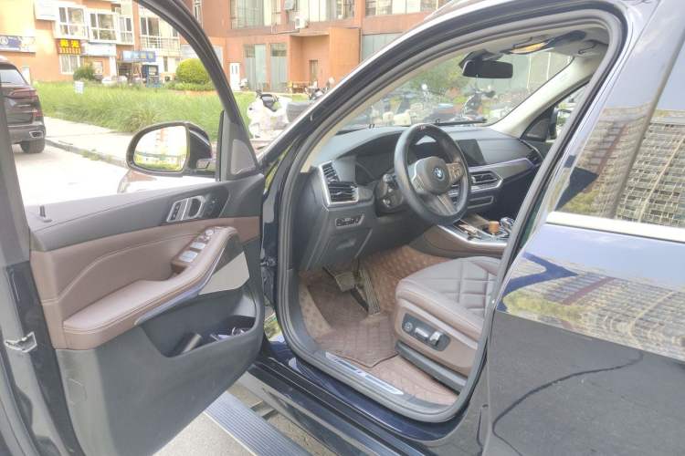 Used BMW X5 2022 xDrive 30Li M Sport Package Driver Seat