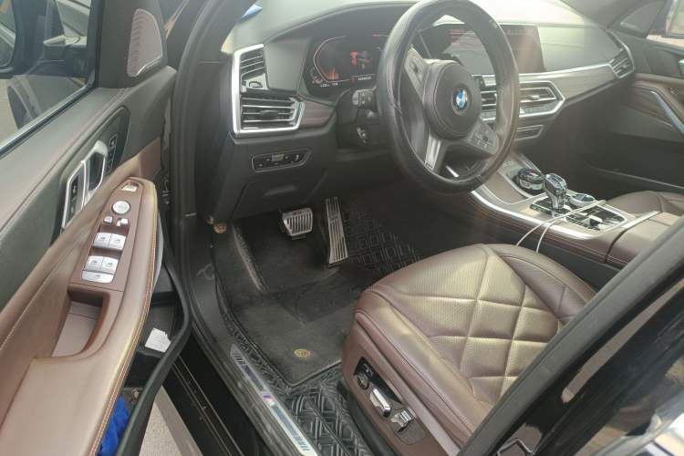 Used BMW X5 2022 Restyled xDrive 40Li M Sport Package Driver Seat