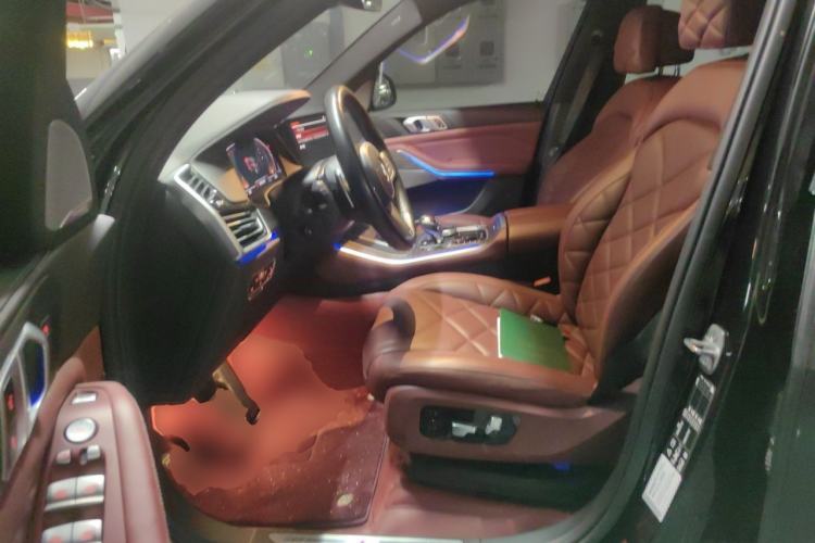 Used BMW X5 2022 Restyled xDrive 40Li M Sport Package Driver Seat