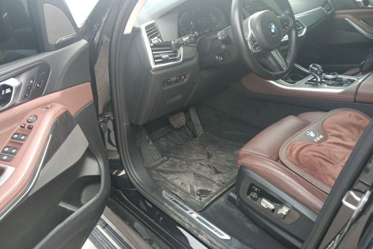 Used BMW X5 2022 xDrive40i Luxury Edition M Sport Package Driver Seat
