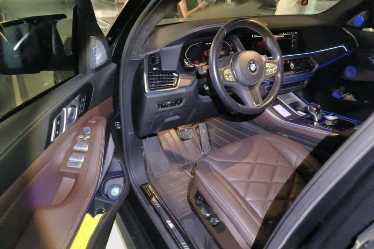 Used BMW X5 2022 Restyled xDrive 40Li M Sport Package Driver Seat