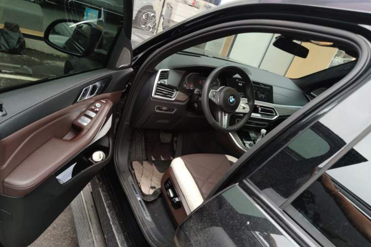 Used BMW X5 2022 xDrive 40Li Luxury Edition M Sport Package Driver Seat