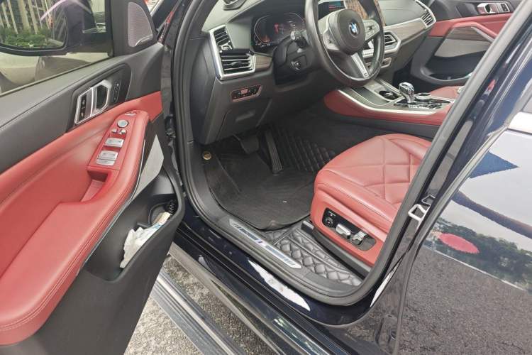 Used BMW X5 2022 xDrive 40Li M Sport Package Driver Seat