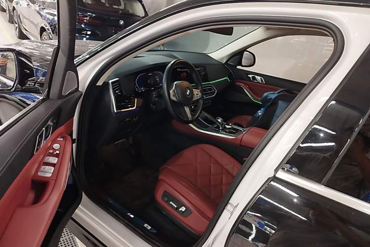 Used BMW X5 2022 Restyled xDrive 30Li Luxury Version M Sport Package Driver Seat