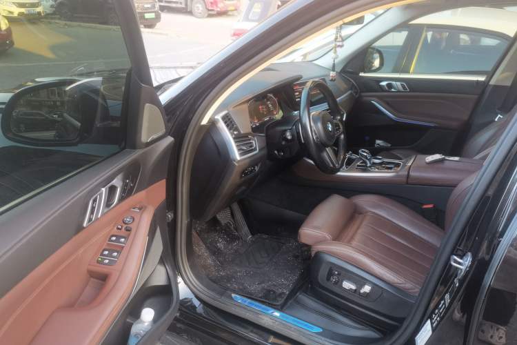 Used BMW X5 2022 xDrive40i Luxury Edition M Sport Package Driver Seat