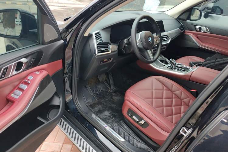 Used BMW X5 2022 Restyled xDrive 30Li M Sport Package Driver Seat