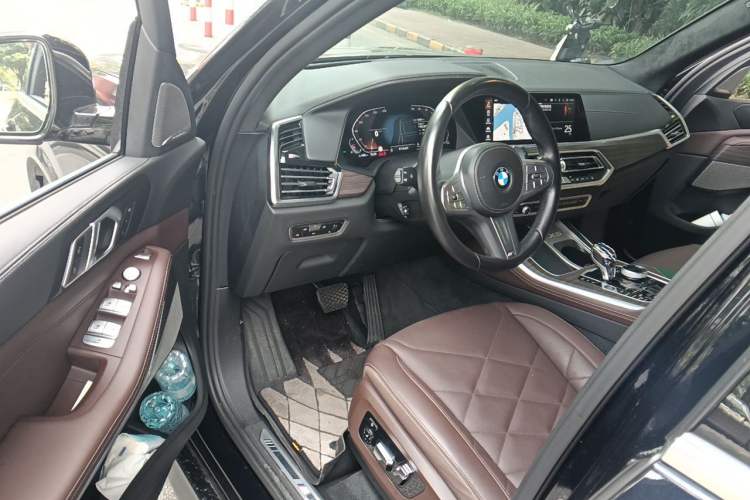 Used BMW X5 2022 Restyled xDrive 40Li M Sport Package Driver Seat