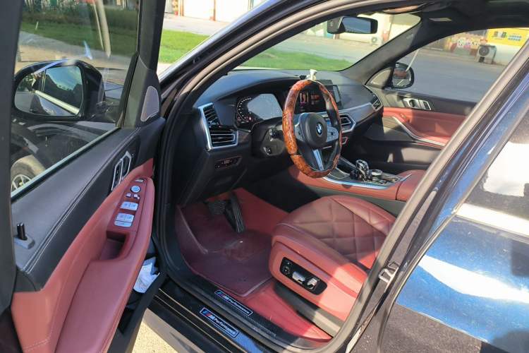 Used BMW X5 2022 Restyled xDrive 40Li M Sport Package Driver Seat