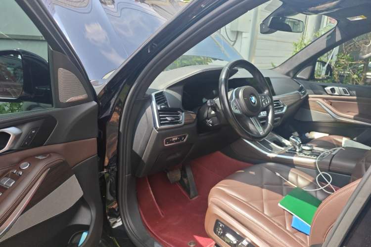 Used BMW X5 2022 xDrive 40Li M Sport Package Driver Seat