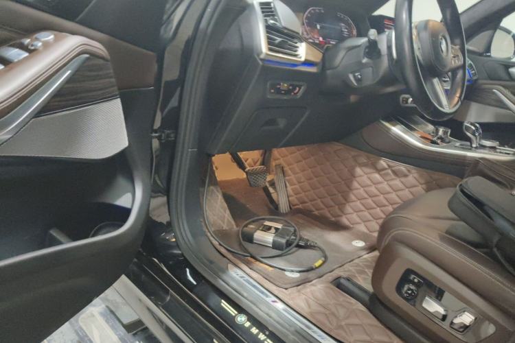 Used BMW X5 2022 Restyled xDrive 40Li M Sport Package Driver Seat
