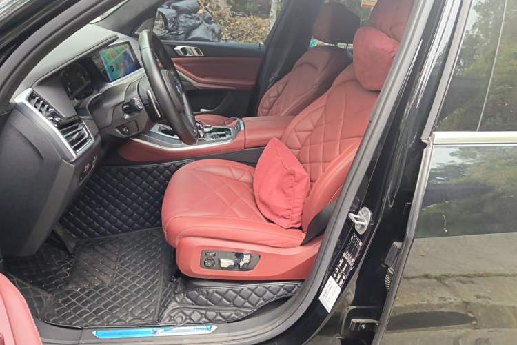 Used BMW X5 2022 xDrive 40Li M Sport Package Driver Seat
