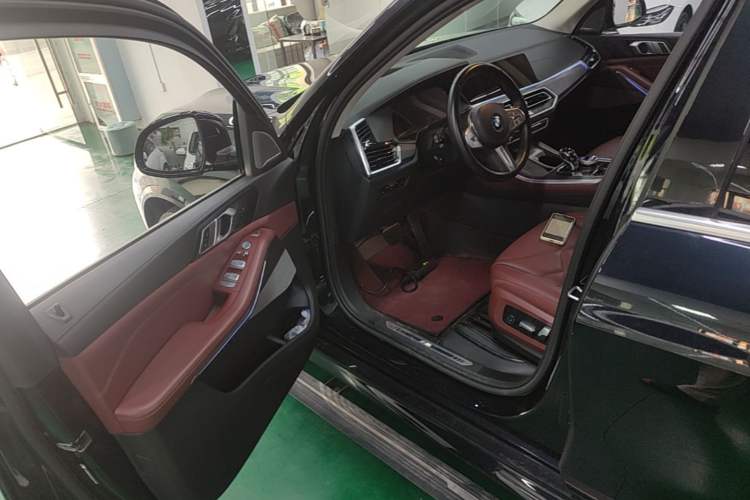 Used BMW X5 2022 Restyled xDrive 30Li Luxury Version M Sport Package Driver Seat