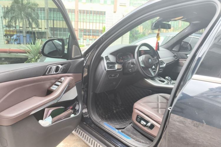 Used BMW X5 2022 xDrive 40Li M Sport Package Driver Seat