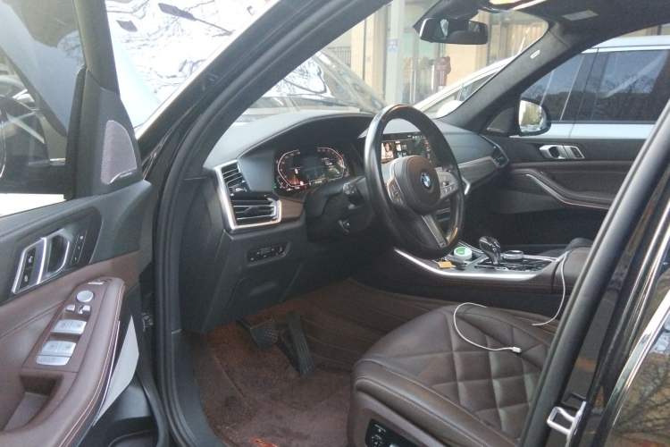 Used BMW X5 2022 xDrive 40Li M Sport Package Driver Seat